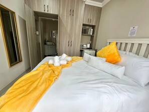 Blackout curtains, iron/ironing board, free WiFi - Arise Boutique Guesthouse (KuGompo City)