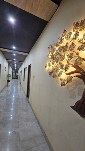 Hotel Maya Palace-- Chhibramau