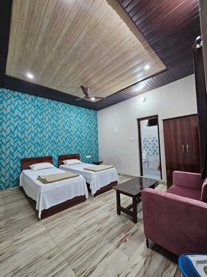 Deluxe Double Room - Hotel Maya Palace-- Chhibramau (Chhibramau)