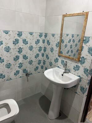 Bathroom - Hotel Maya Palace-- Chhibramau (Chhibramau)