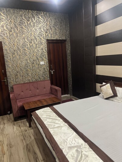 Hotel Maya Palace-- Chhibramau