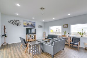 TV, fireplace, books, offices - 2 Oceanfront Homes w/ Surfside Beach Access! (Surfside Beach)