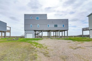 Exterior - 2 Oceanfront Homes w/ Surfside Beach Access! (Surfside Beach)
