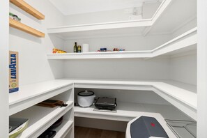 Interior - 3BR Comfortable Home (Edgewater)