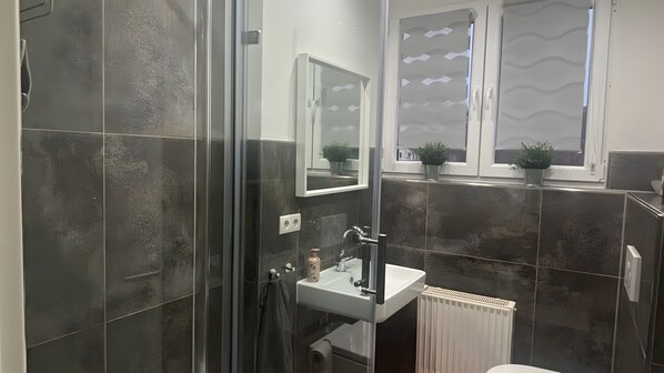 Shower, towels