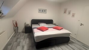 3 bedrooms, WiFi, bed sheets