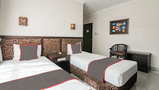 Unclassified image, 1 of 42, button - Stylish DBL Suite Escape W/ Free WiFi and Parking (Pekanbaru)