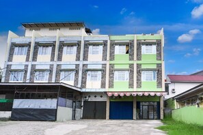 Holiday Home Exterior [summer] - Luxury Deluxe DBL Retreat W/ Free WiFi and Parking (Palembang)