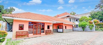 Luxury Twin Stay with Free WiFi and Parking