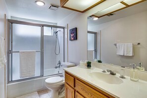 Hair dryer, towels - Golfer's Haven! Palm Desert Escape w/ Pool Access (Palm Desert)