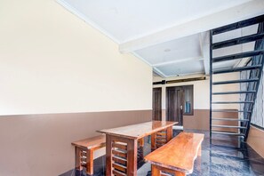 Dining - Cozy Double Escape W/ Free WiFi and Parking (Tegal)