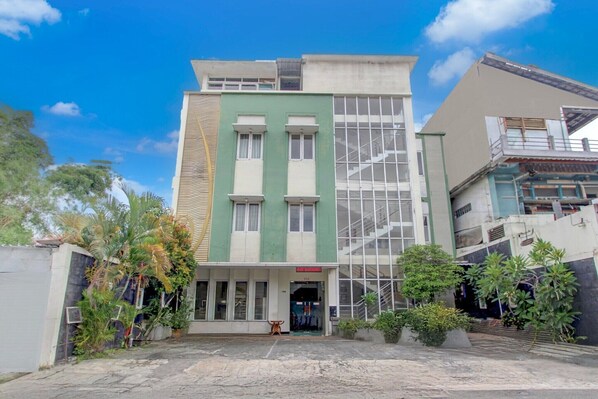 Exterior - Luxury Deluxe DBL Retreat W/ Free WiFi and Parking (Yogyakarta)