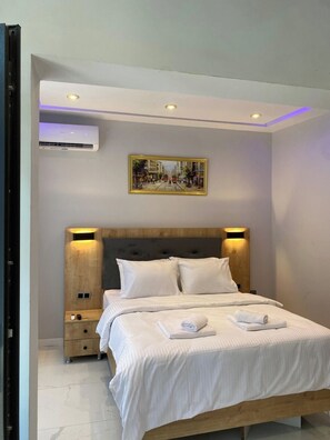 Deluxe studio suite | Een bureau, verduisterende gordijnen, geluiddichte muren