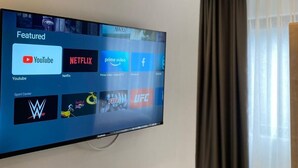 패밀리 쿼드룸 | TV