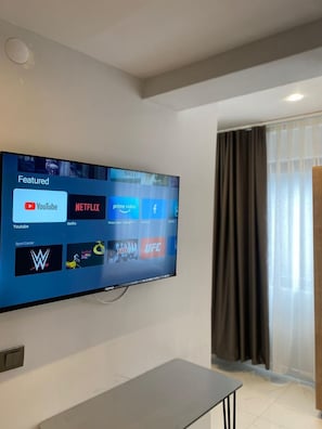 Habitación cuádruple familiar | Televisión