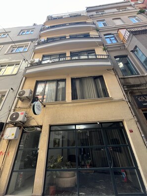 Front of property - Taksim Valens Hotel (İstanbul)