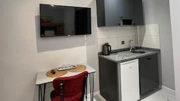 Superior Triple Room, Balcony | Private kitchen