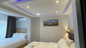 Habitació quàdruple familiar | Escriptori, cortines opaques i habitacions insonoritzades