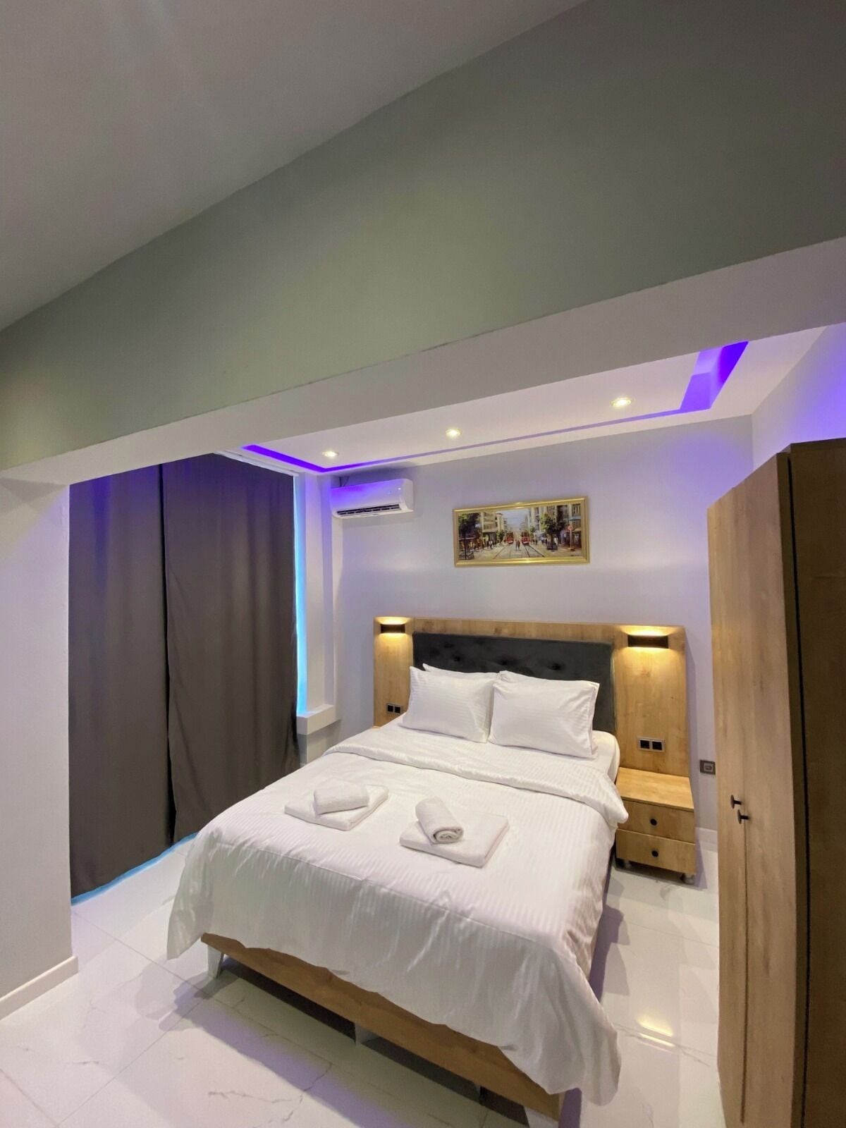Deluxe Studio Suite | Desk, blackout drapes, soundproofing, iron/ironing board