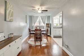 Dining - 6 Mi to Stadiums! Walkable Philly Gem w/ Patio (Philadelphia)