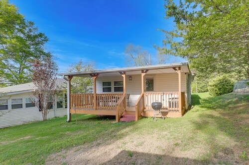 Fun w/ Family! West Blocton Home w/ Games & Grill