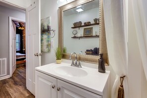 Bathroom - Fun w/ Family! West Blocton Home w/ Games & Grill (West Blocton)