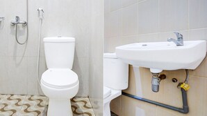 Bathroom - Cozy Double Escape W/ Free WiFi and Parking (Surabaya)