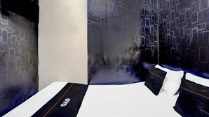 Room - Cozy Double Escape W/ Free WiFi and Parking (Surabaya)