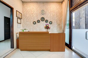 Entrance / Reception - Family Luxury Suite with Free WiFi and Parking (Padang)