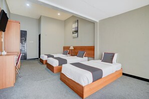 Bedroom - Family Luxury Suite with Free WiFi and Parking (Padang)