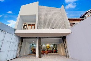 Exterior - Luxury Deluxe DBL Retreat W/ Free WiFi and Parking (Tegal)