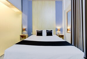 Room - Luxury Deluxe DBL Retreat W/ Free WiFi and Parking (Tegal)