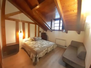 3 habitaciones, tabla de planchar con plancha, wifi y ropa de cama 