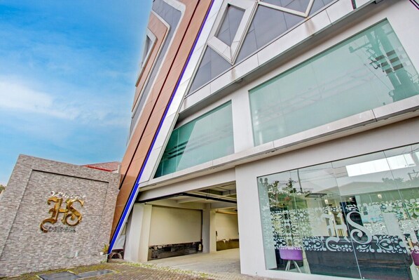 Exterior detail - Luxury Deluxe DBL Retreat W/ Free WiFi and Parking (Semarang)