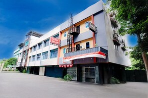 Unclassified image, 5 of 36, button - Cozy Double Escape W/ Free WiFi and Parking (Palembang)