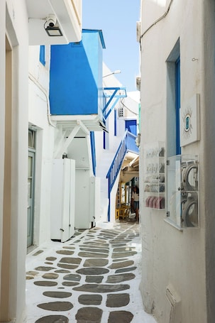 Exterior detail. Charming 2BR House in Mykonos Town – Quiet & Central, steps from the Seafront
