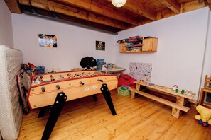 Games room - Apartment in Comtoise farmhouse Children's playground and equipment (Les Hôpitaux-Vieux)