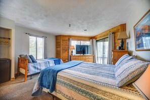Room - Resort Perks & Mtn Views: Seven Springs Condo (Champion)