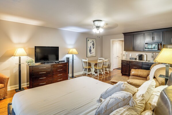 2 bedrooms, desk, iron/ironing board, internet