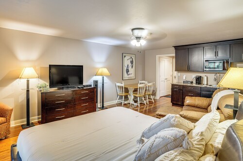 Walkable Lake Escape! Elkhart Lake Condo