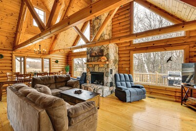 Group Fun on Tittabawassee River! Large Log Cabin