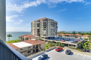 Exterior - 2 Mi to Beach! Bay-View Snowbird Haven in St Pete (St. Petersburg)