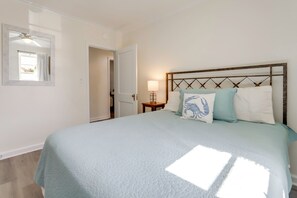 2 slaapkamers, een strijkplank/strijkijzer, internet, beddengoed