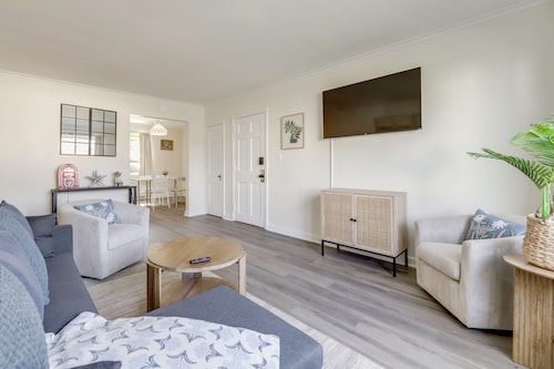Walk to Parks & Marina! Waterfront Cambridge Condo