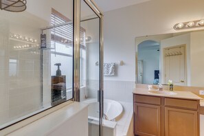 Hair dryer, towels - Family Home Near Downtown Tampa w/ Community Pool! (Riverview)