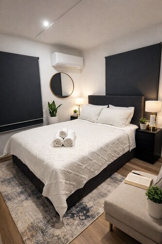 Guest Favourite Luxury Studio Apartment Great Location with Free Private Parking
