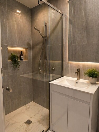Guest Favourite Luxury Studio Apartment Great Location with Free Private Parking