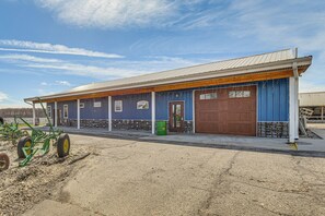 Exterior - Working Farm w/ On-Site Winery! Central Lake Hub (Central Lake)