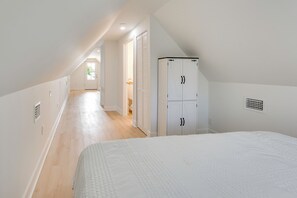 3 bedrooms, Internet, bed sheets - Brand new home in Steinhatchee with rooftop deck! (Jena)