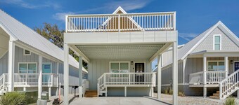 Brand new home in Steinhatchee with rooftop deck!
